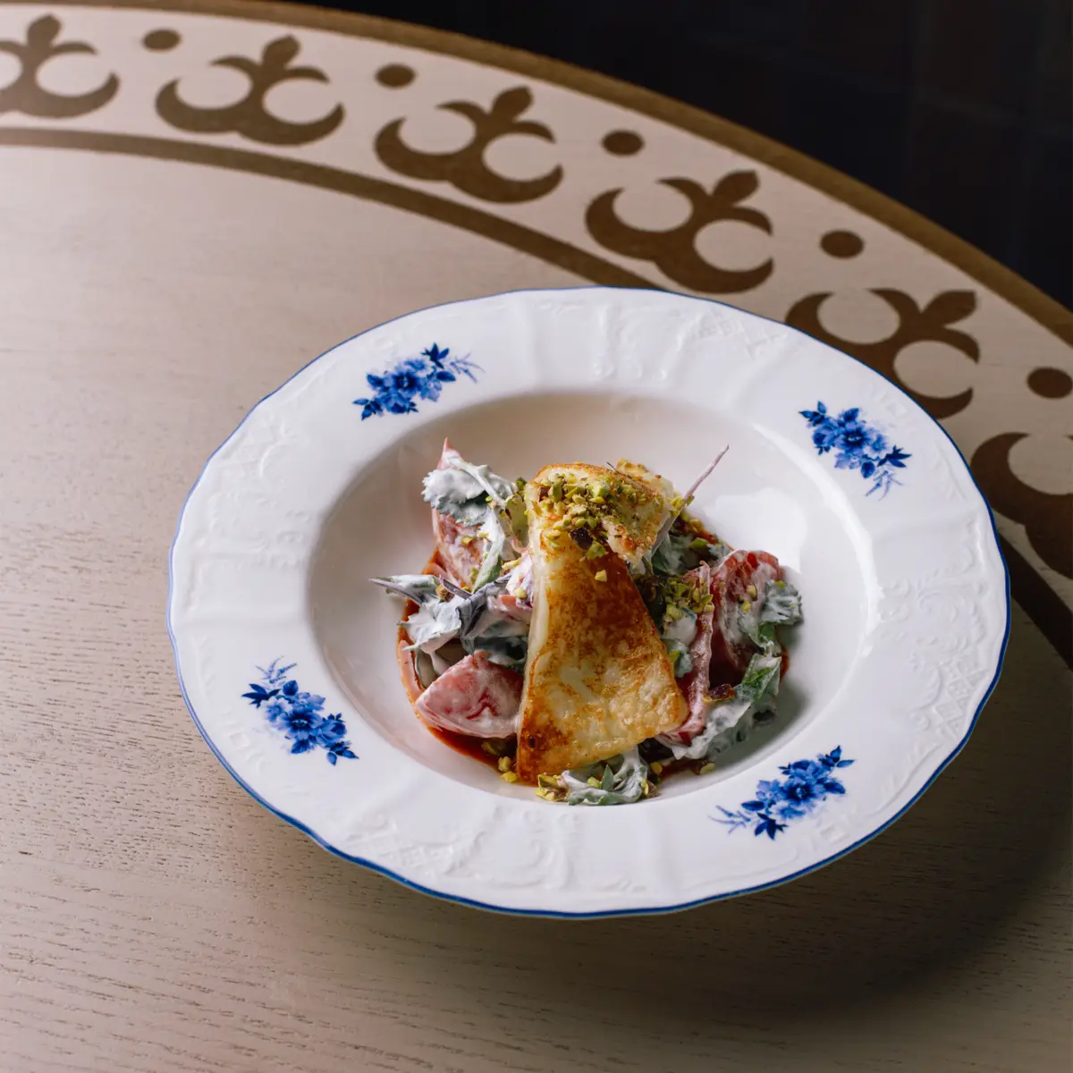 Томаты с копченой сметаной и жареным сулугуни