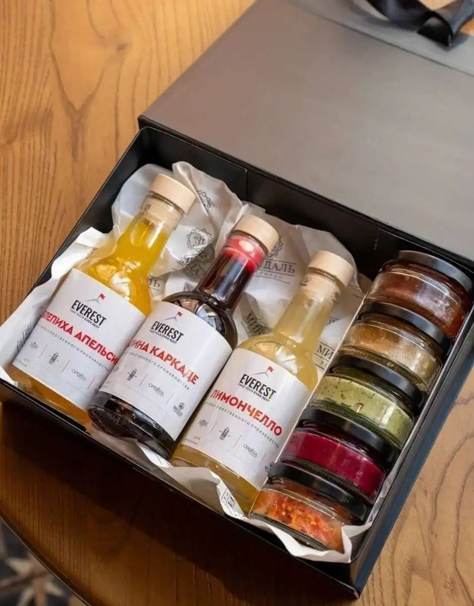 Бокс 23 февраля мини настойки и икра