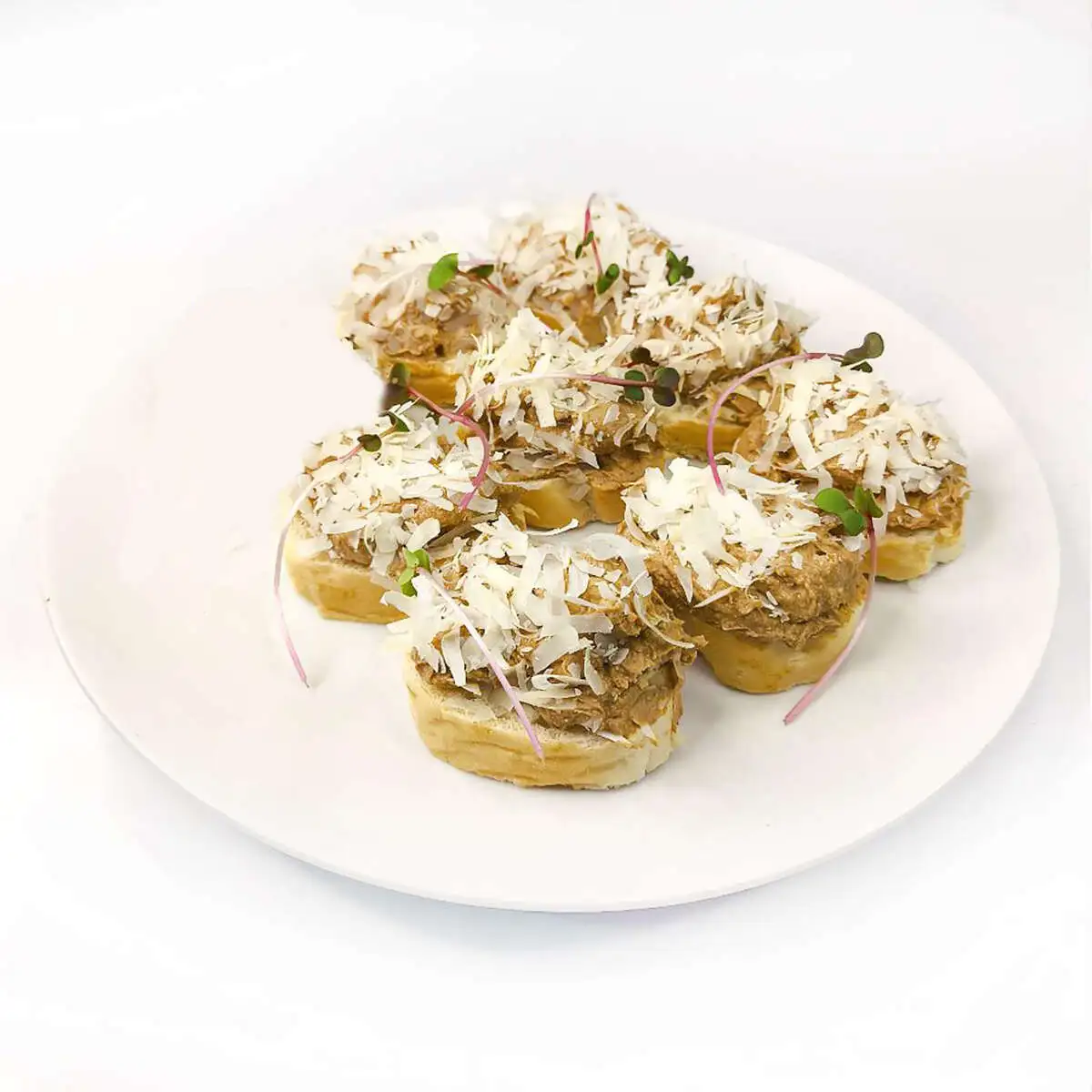 Кростини с паштетом из куриной печени со сливками и сыром "Пармезан" 