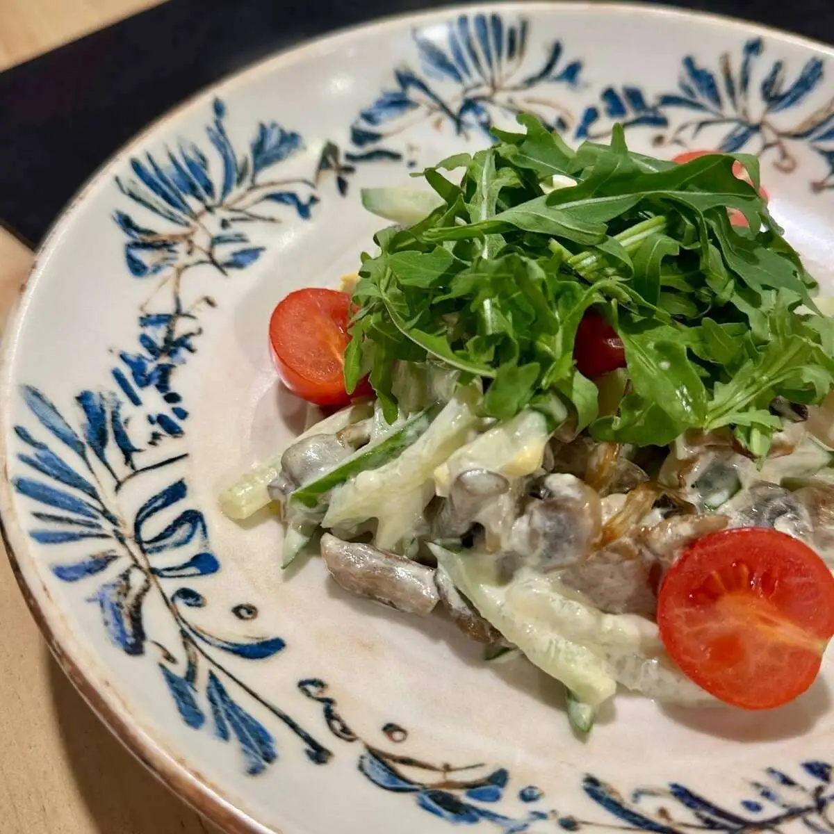 Салат с куриным бедром