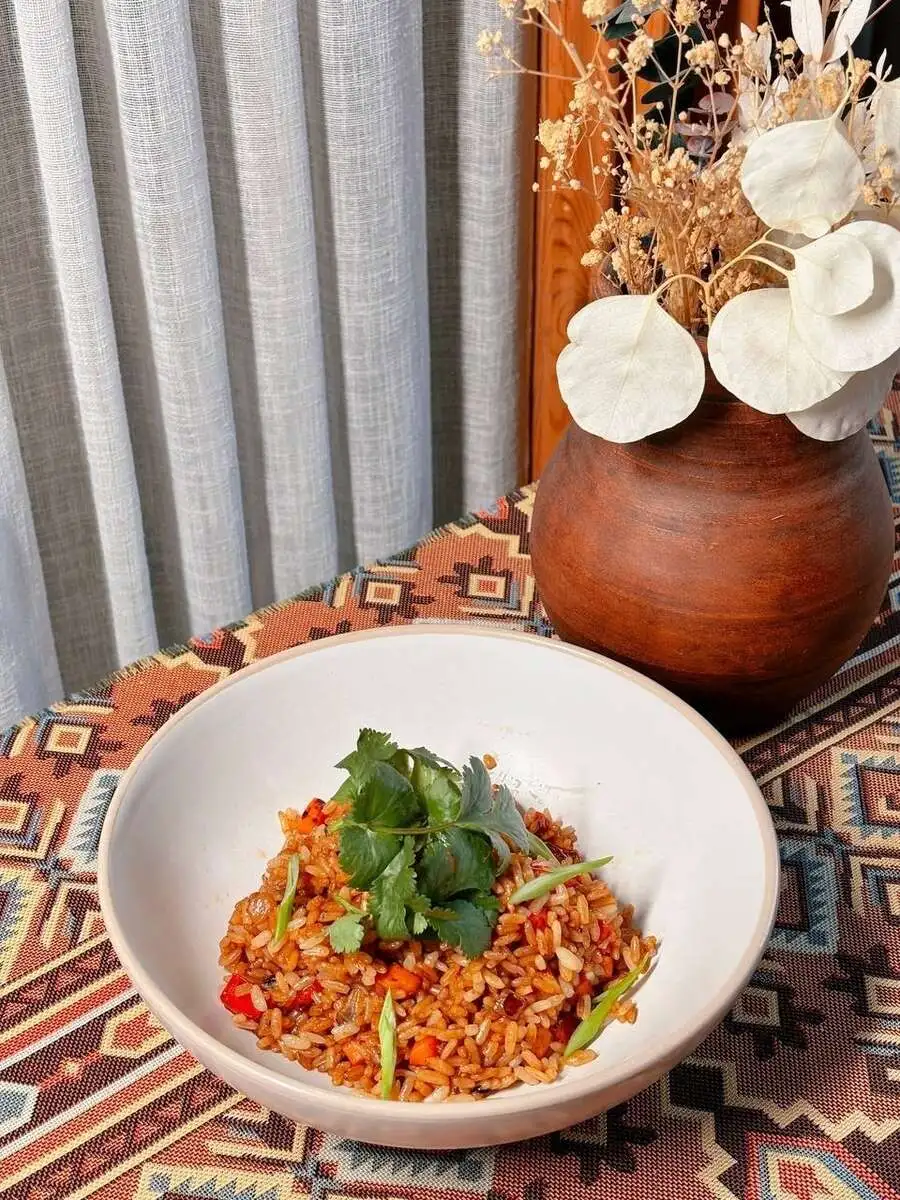 Жареный рис с овощами по-кавказски