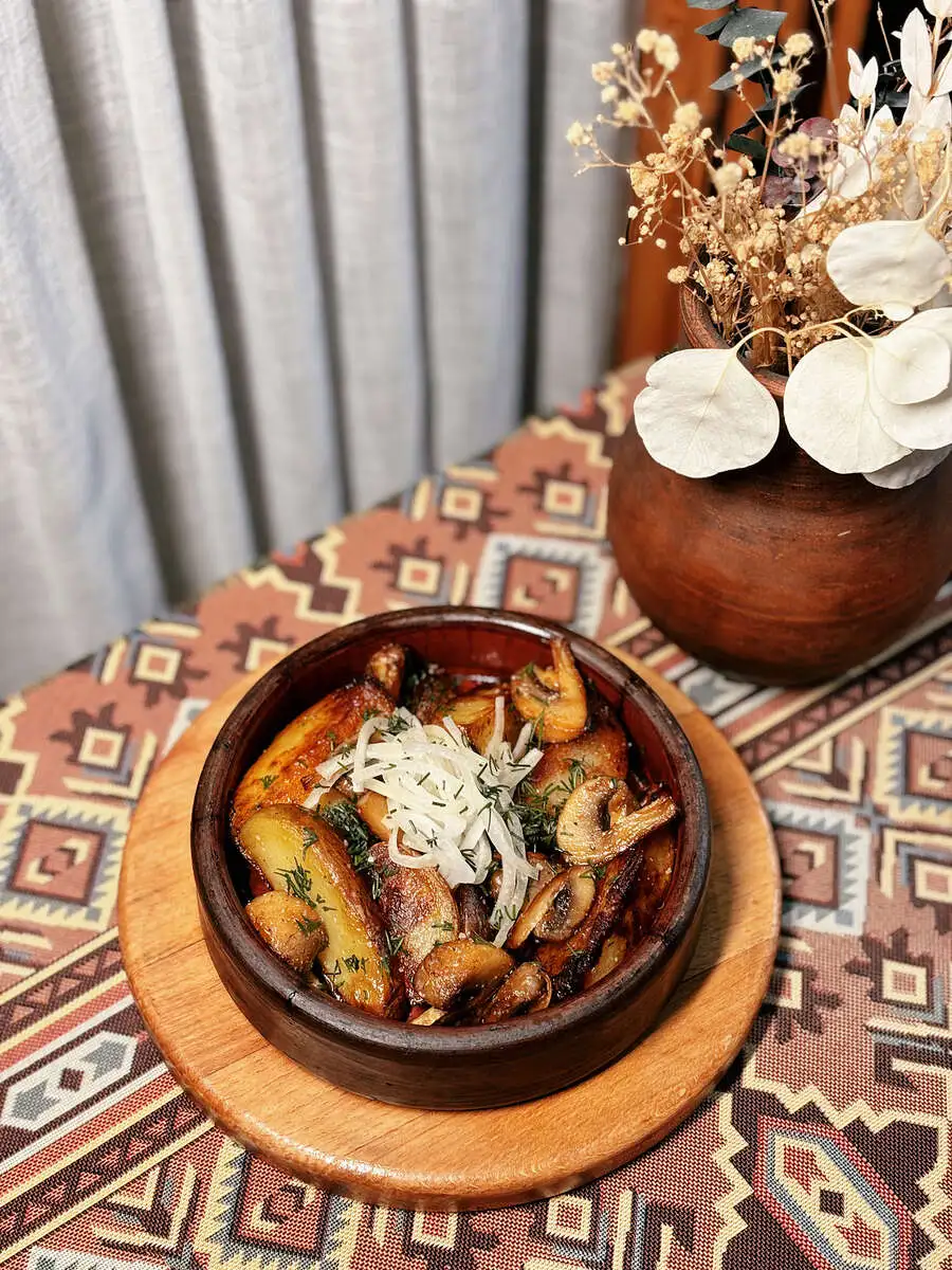 Жареный картофель с грибами