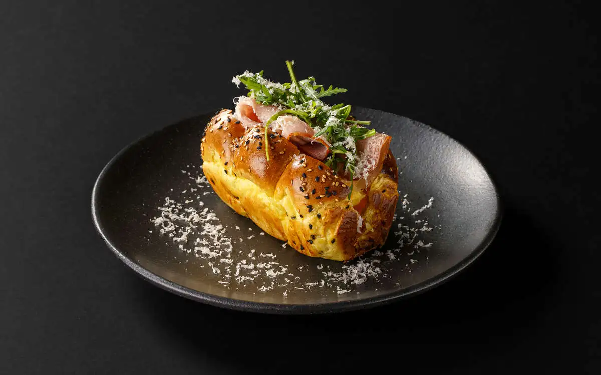 Хала с копченым окороком