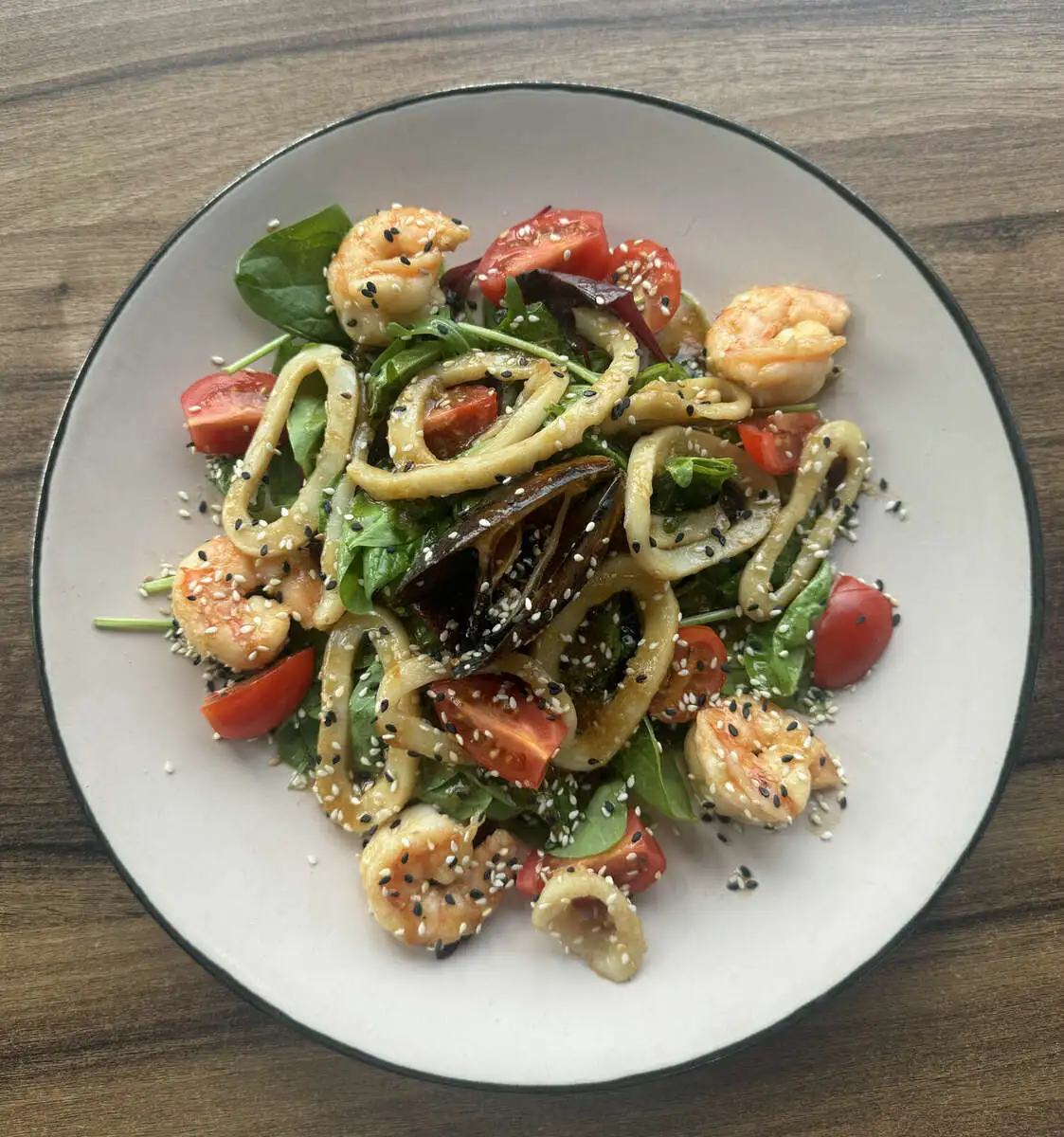 салат ТЁПЛЫЙ С МОРЕПОДУКТАМИ (зал2)