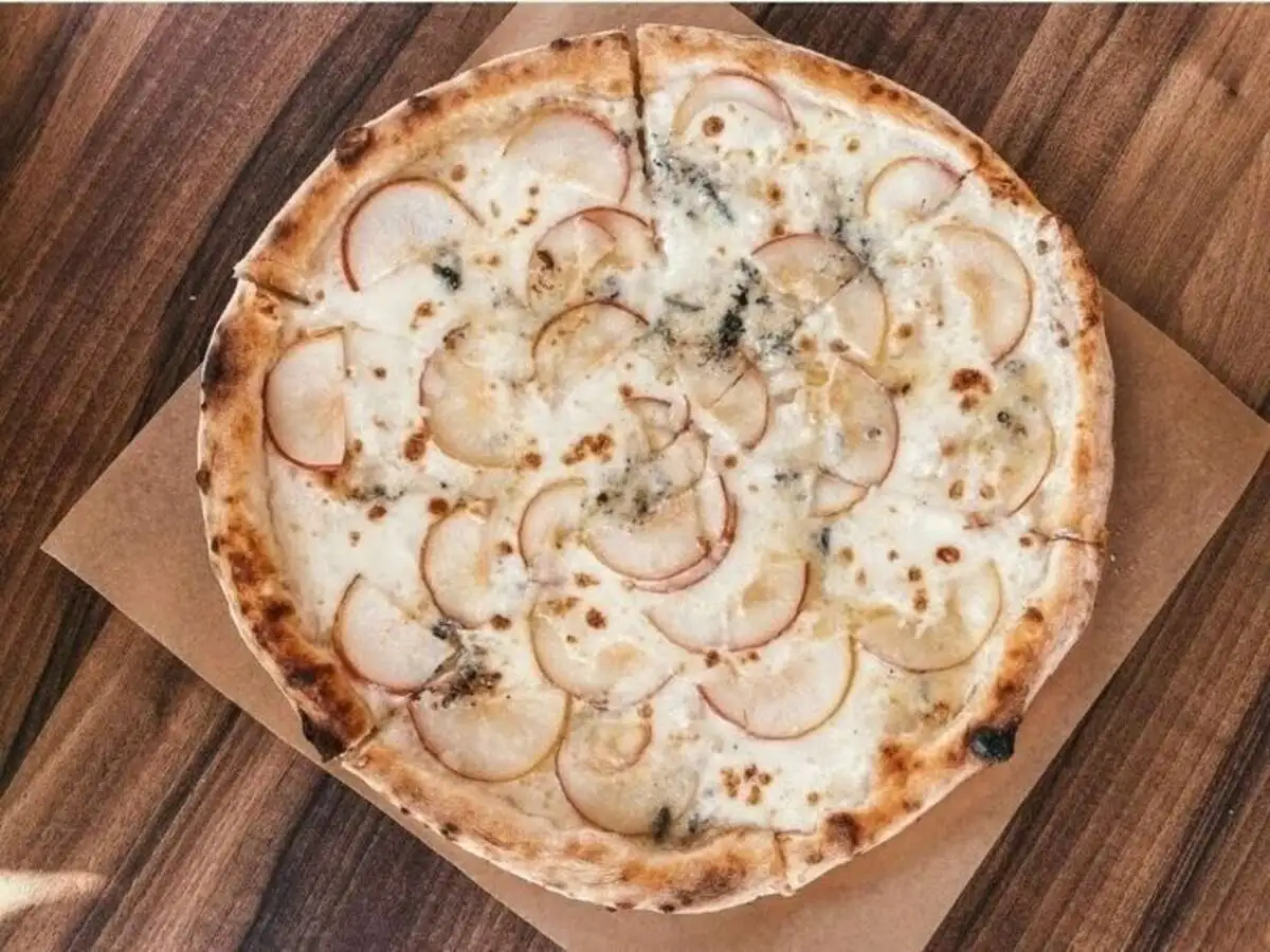 пицца ГРУША  с ГОРГОНДЗОЛОЙ 