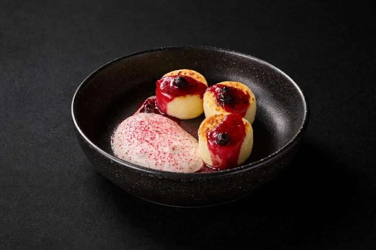 Сырники с вареньем из черной смородины