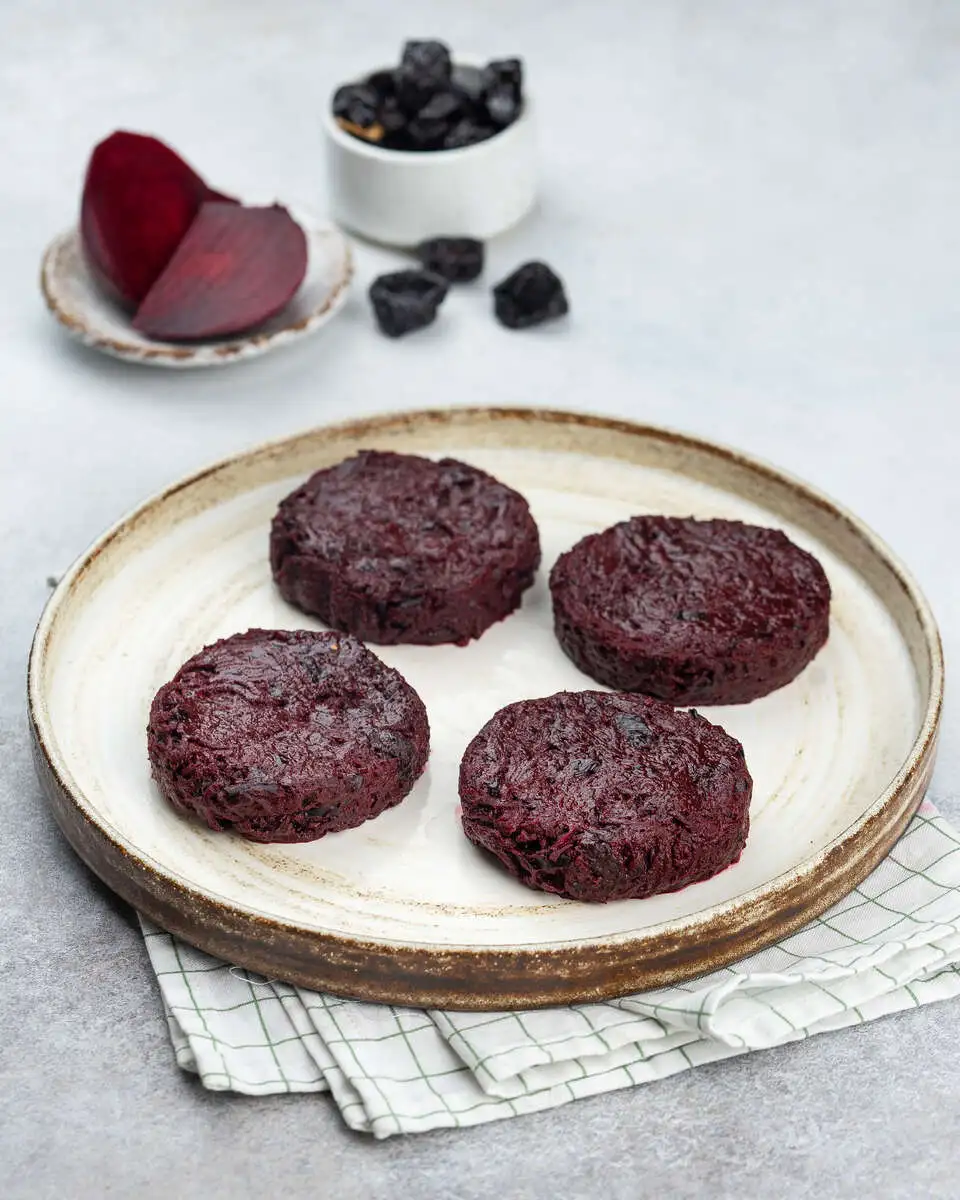 Зразы свекольные с черносливом 