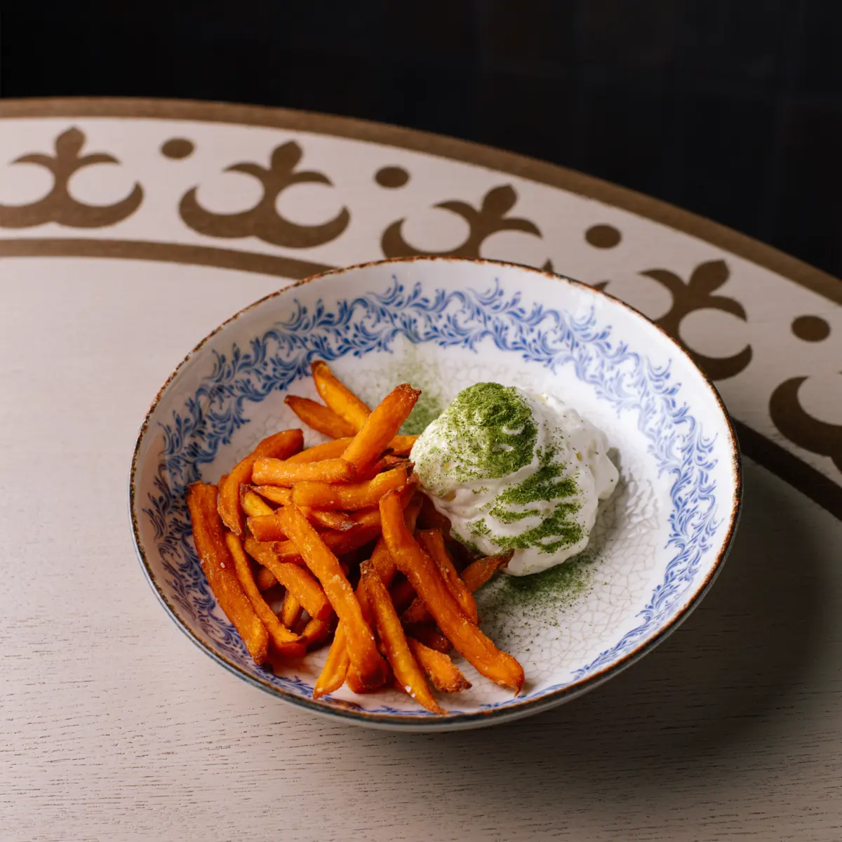 Батат фри с сырным муссом