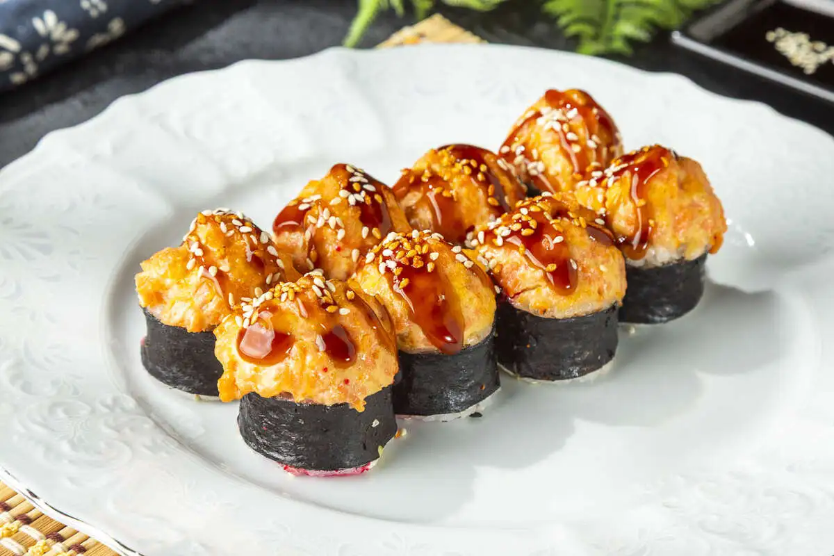 Запеченный ролл с форелью