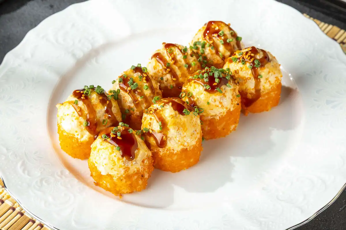 Запеченный ролл с магаданским гребешком