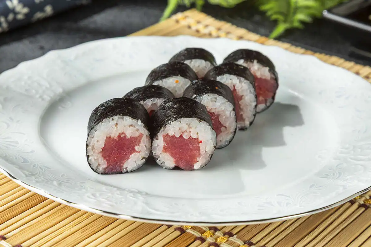 Маки с тунцом