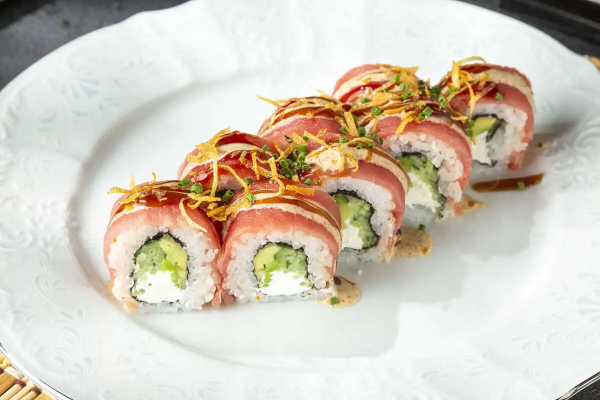 Филадельфия с тунцом бигай и картофелем пай