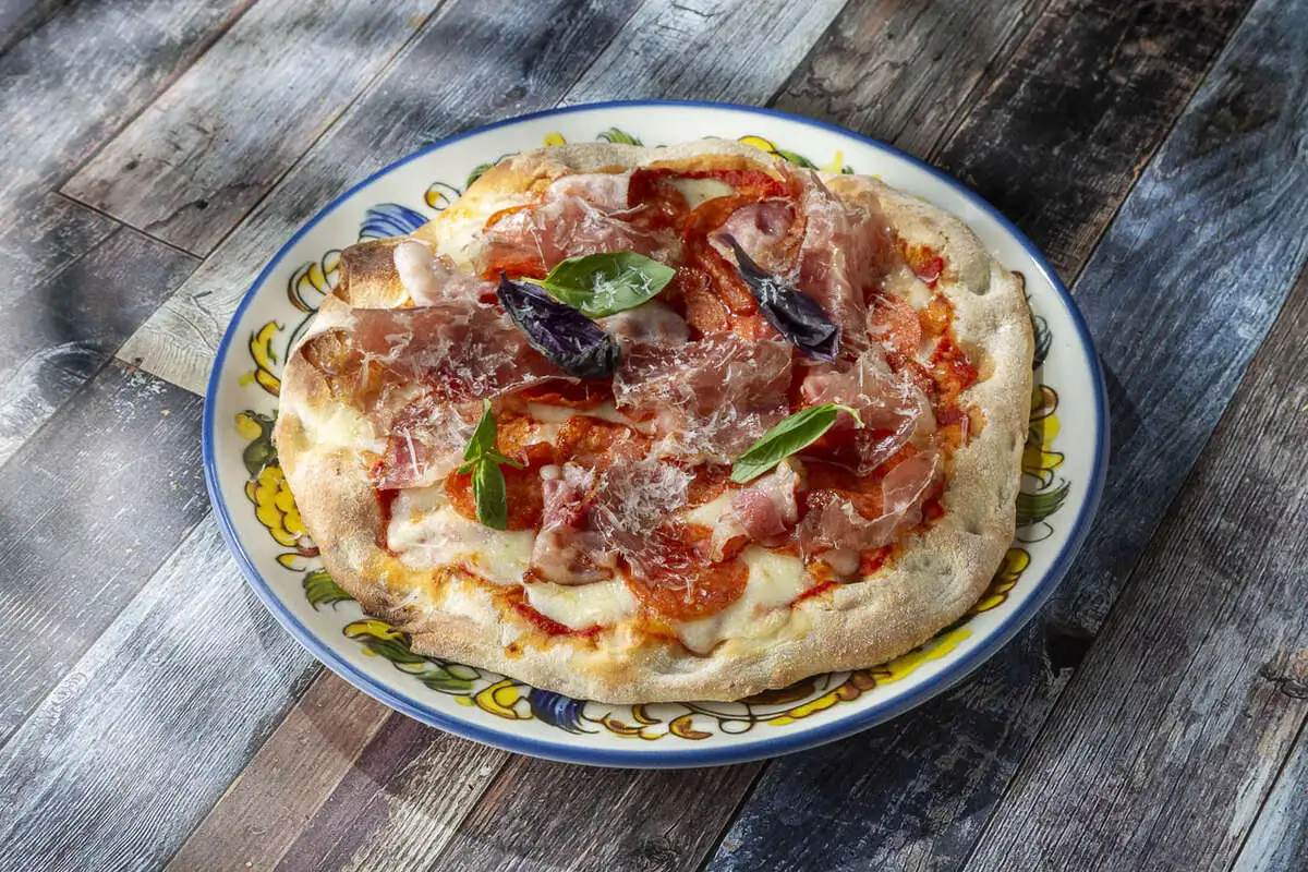 Пицца четыре мяса