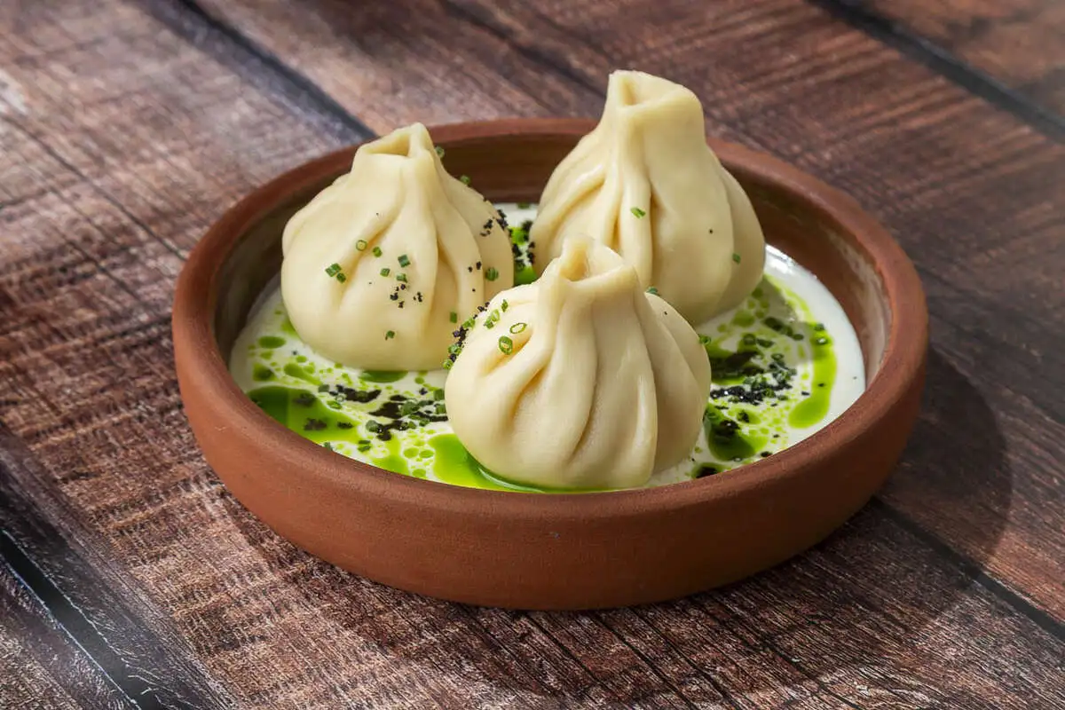 Хинкали с моцареллой и сулугуни