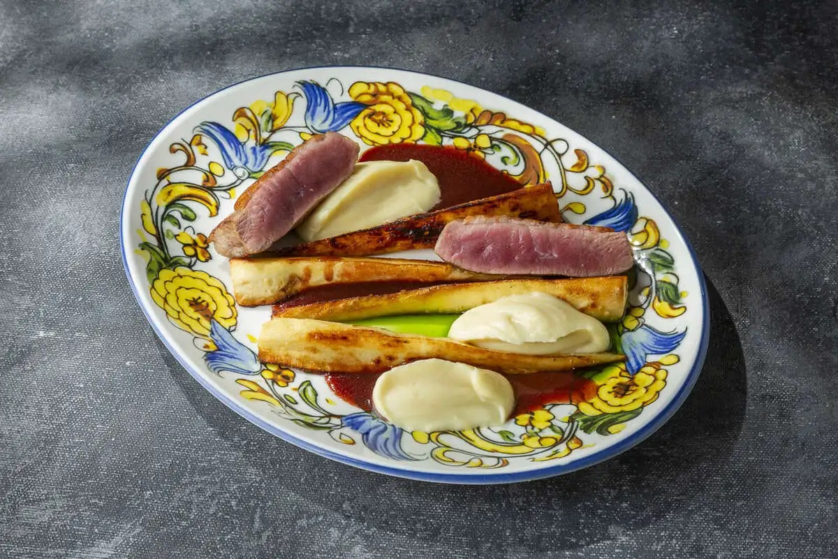 Утка с печёным пастернаком