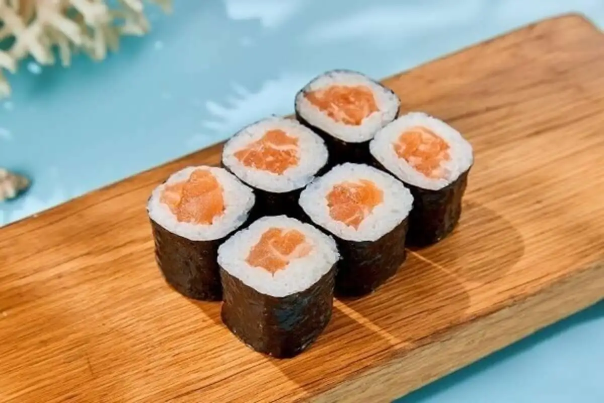 Ролл с лососем (8шт)