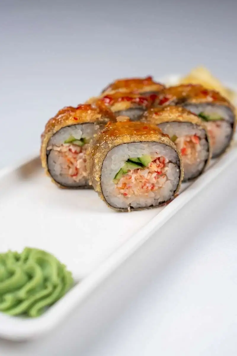 Горячий ролл с крабом