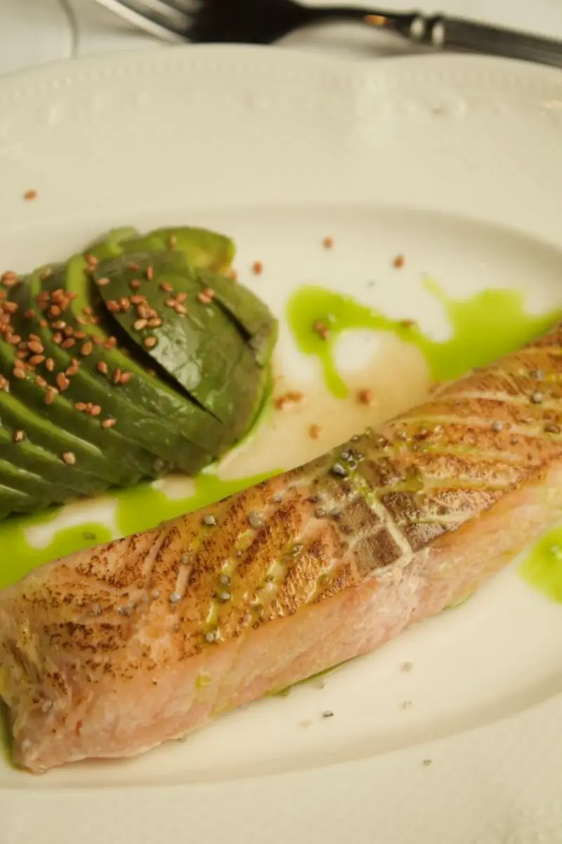 ЛОСОСЬ 48 С АВОКАДО