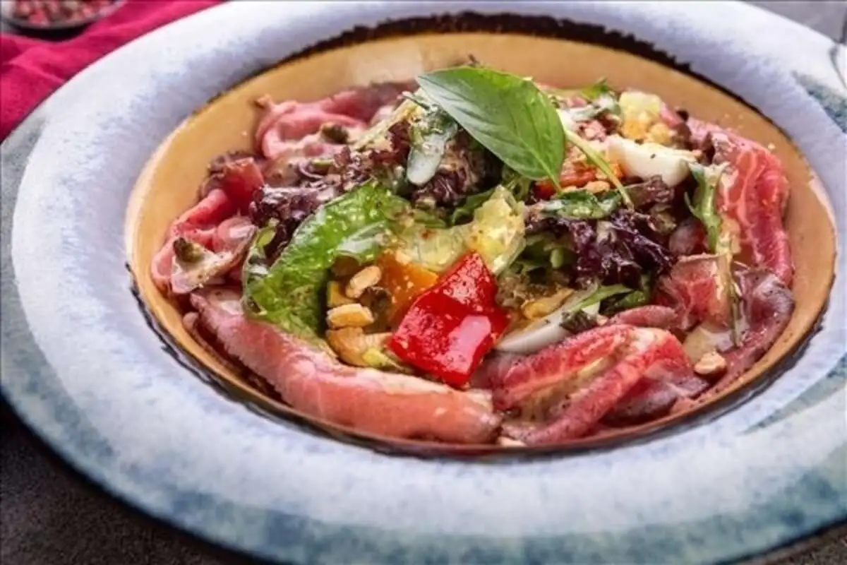 Салат с ростбифом