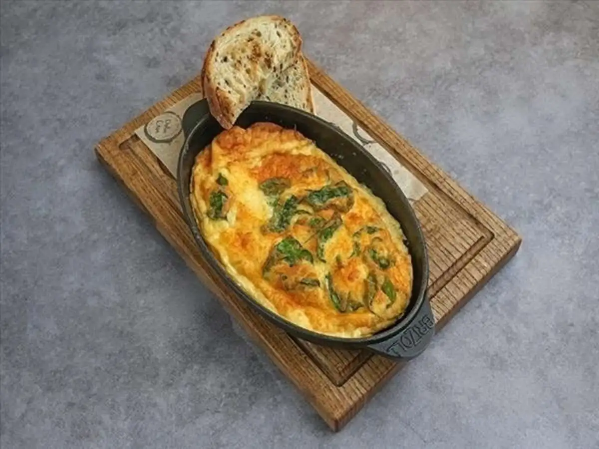 Фриттата с сыром скаморца