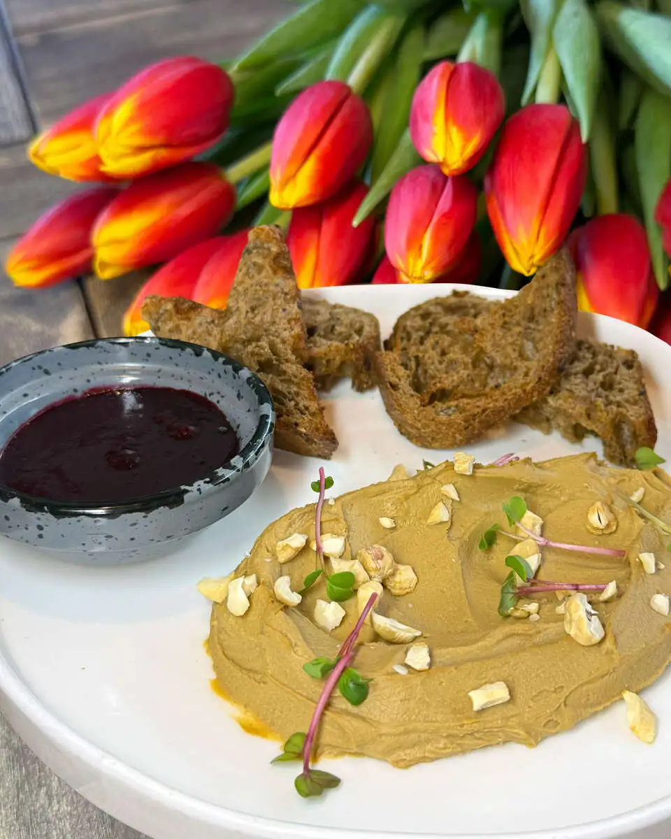 Куриный паштет с конфи из черной смородины