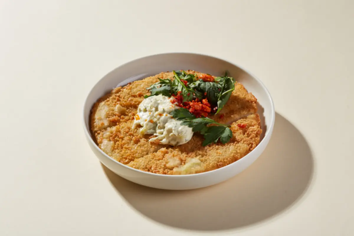 Шницель из капусты с соусом тар-тар 