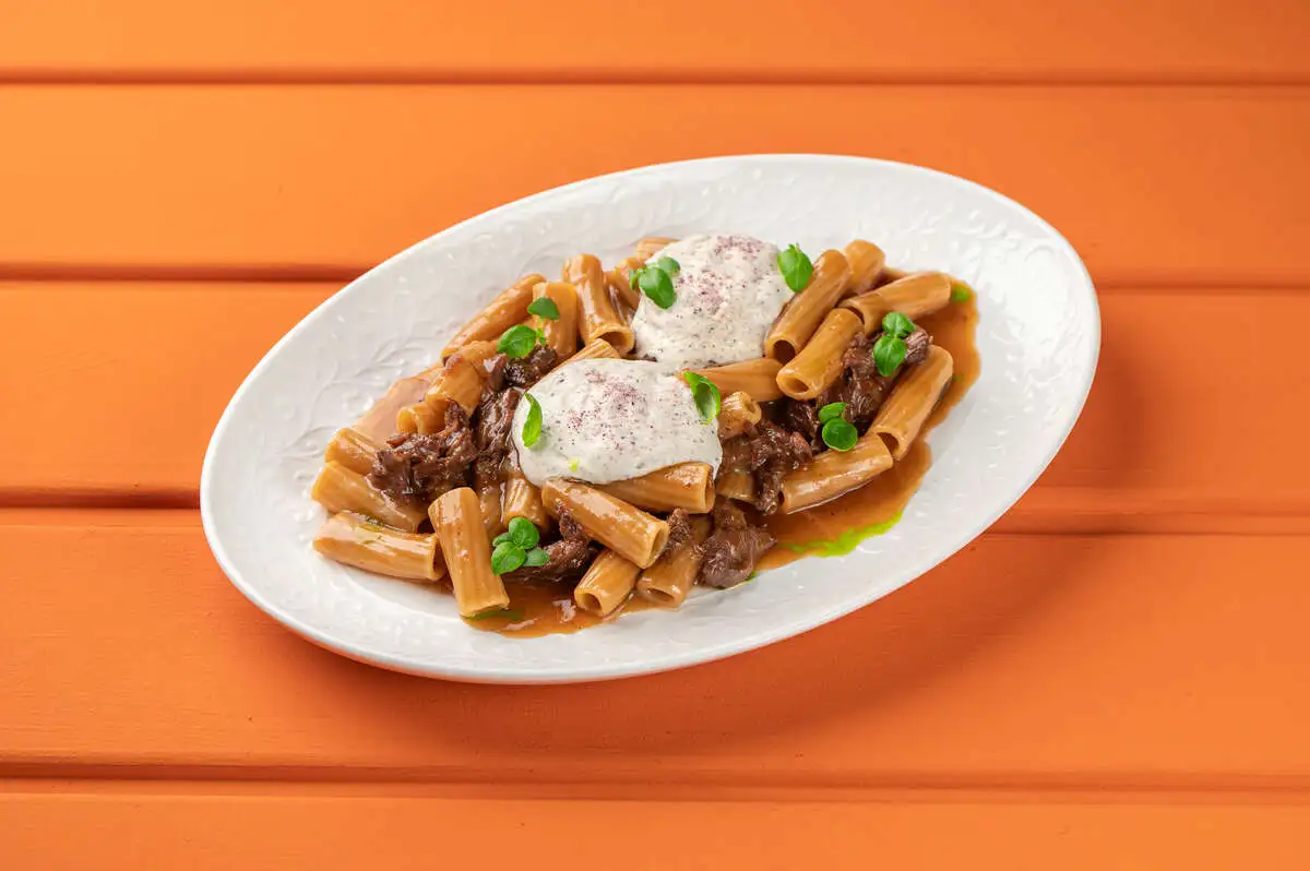 Тортильони с рваной говядиной, трюфельный мусс