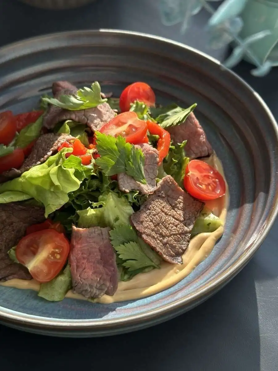 Салат с опаленной говядиной