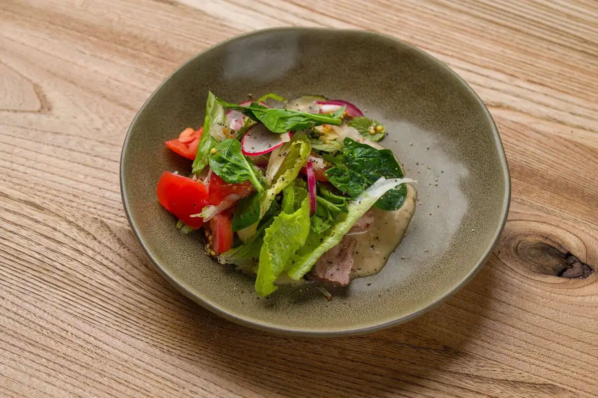 Салат с тальятой из говядины 