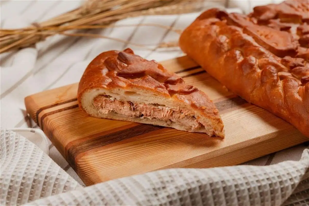 Пирог с горбушей и творожным сыром