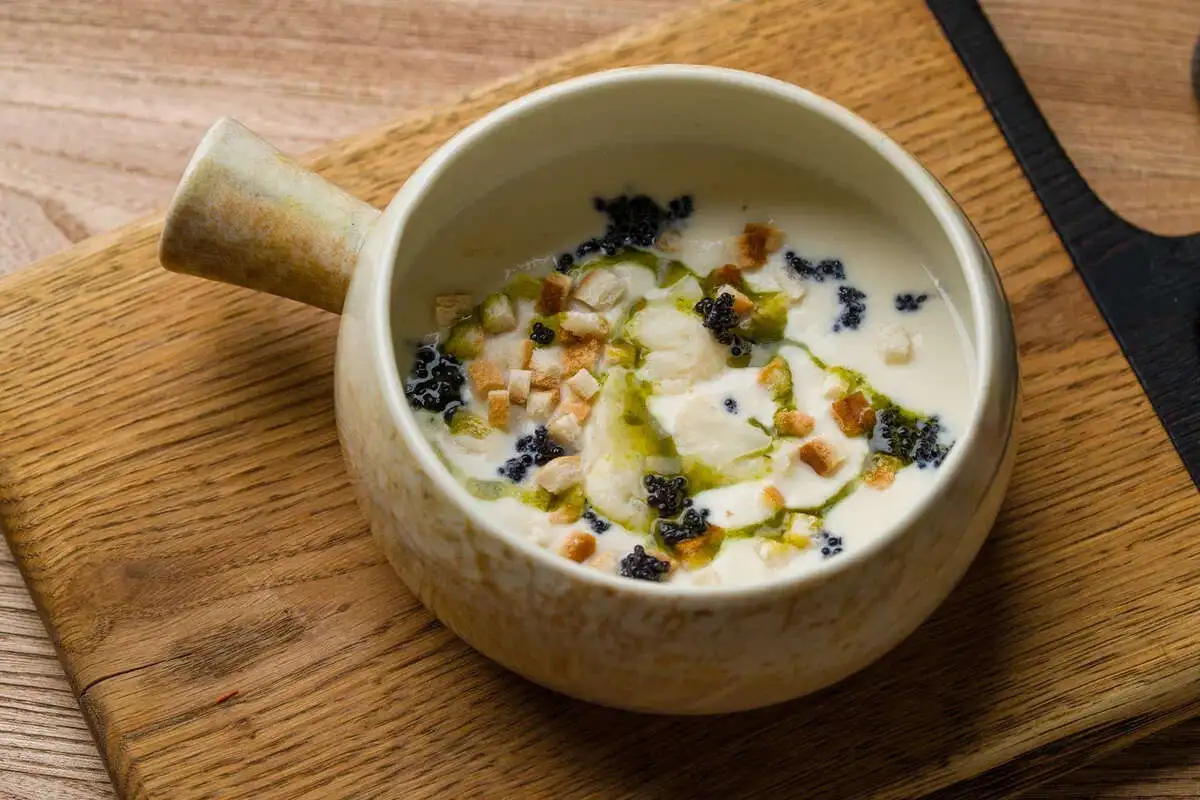 Крем-суп из цветно йкапусты с икрой палтуса