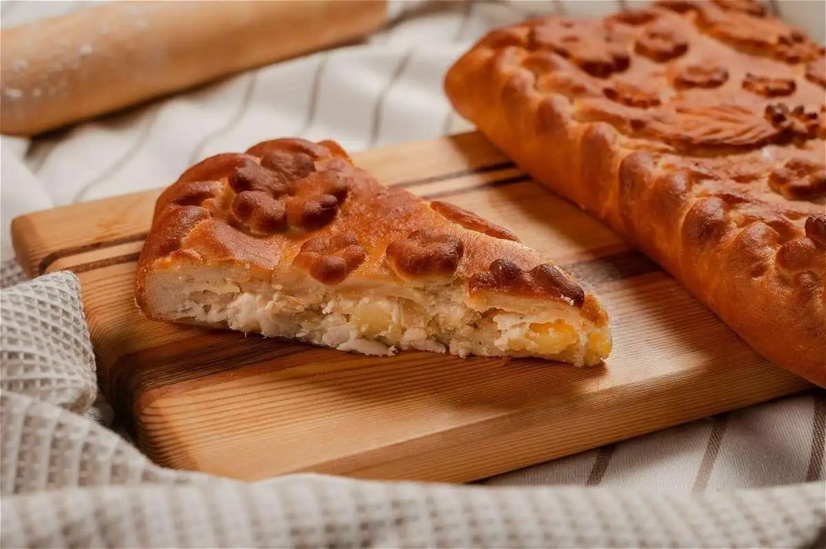 Пирог с карбонатом и картофелем 