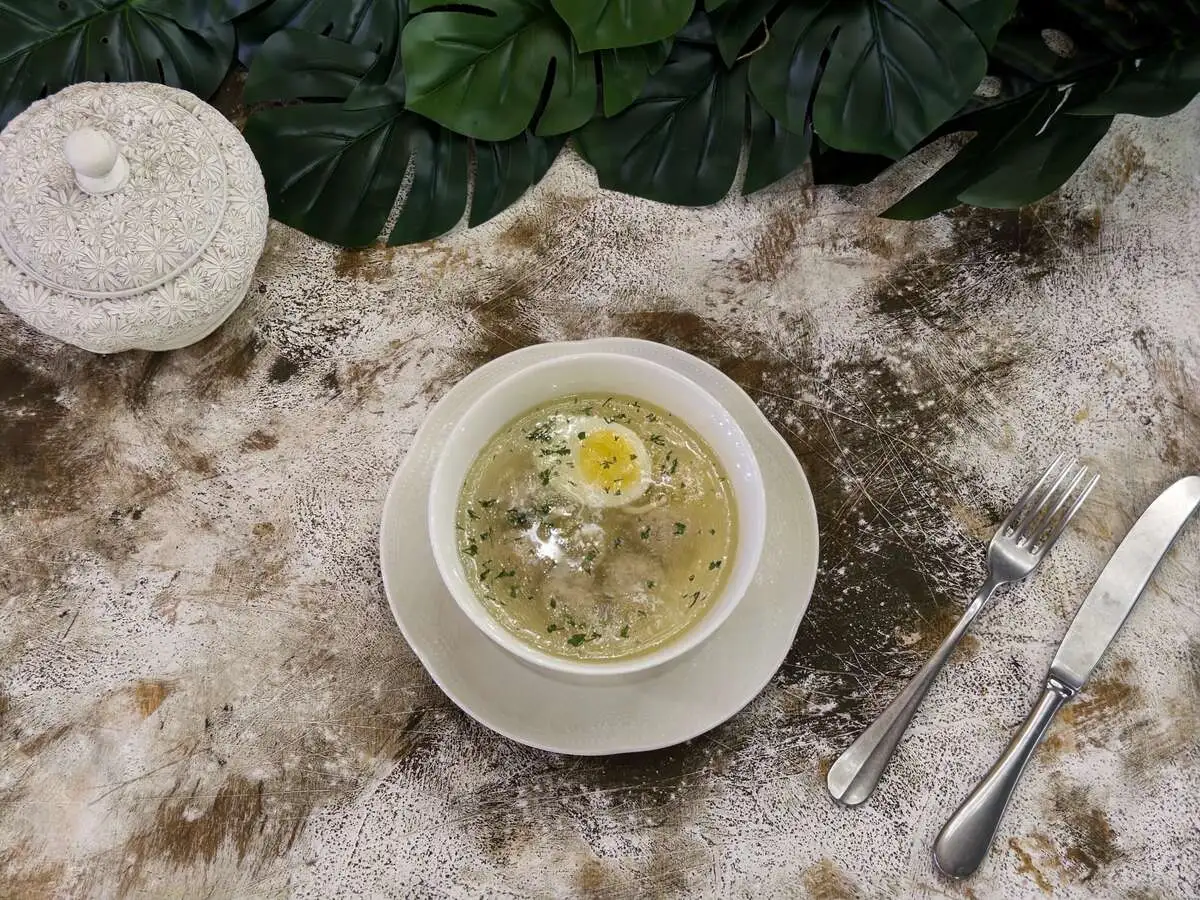 Куриный бульон с фрикадельками