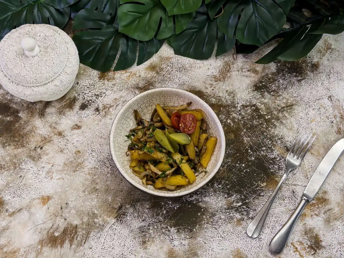 Картофель, обжаренный с грибами