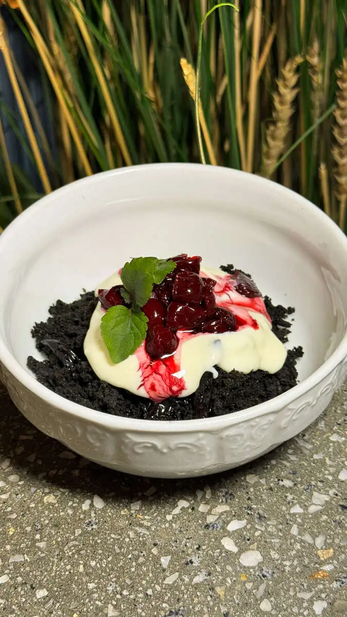 Шоколадный бисквит с черносливом и вишней 100гр