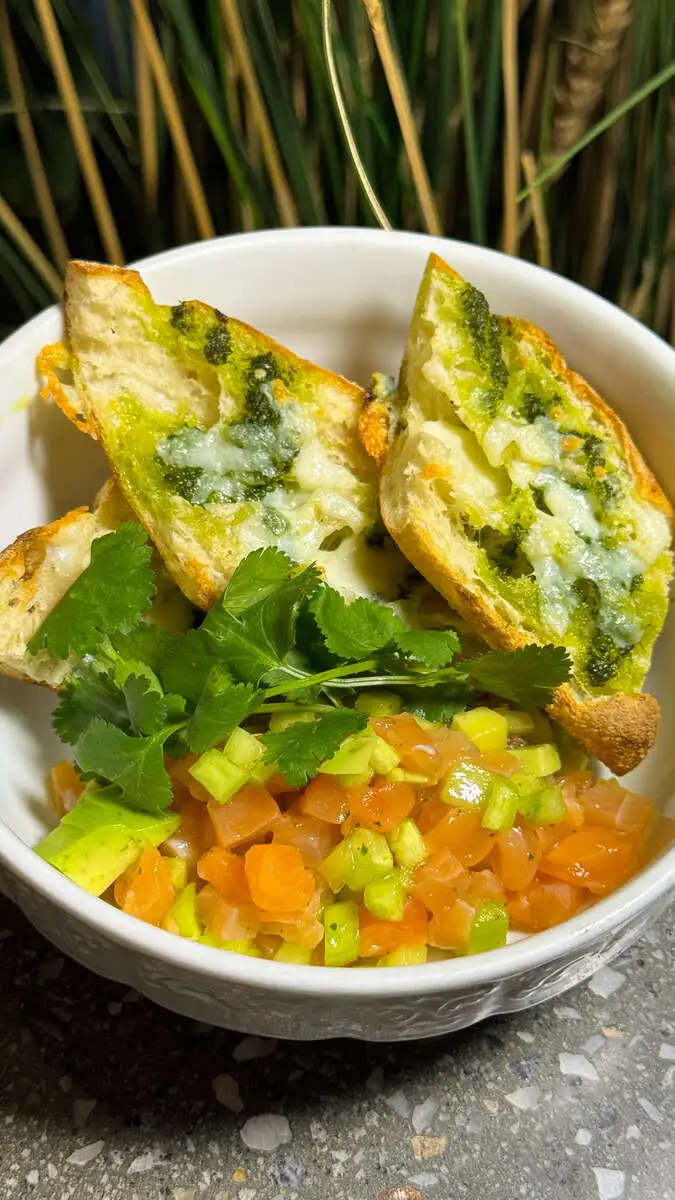 Тартар из лосося с фокаччей 130гр.