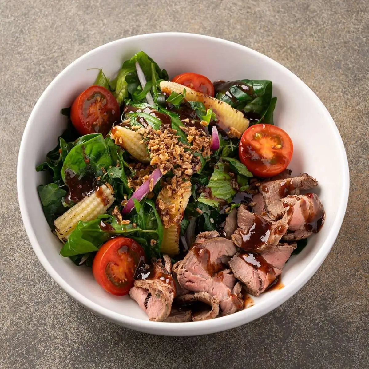 Теплый салат с ростбифом