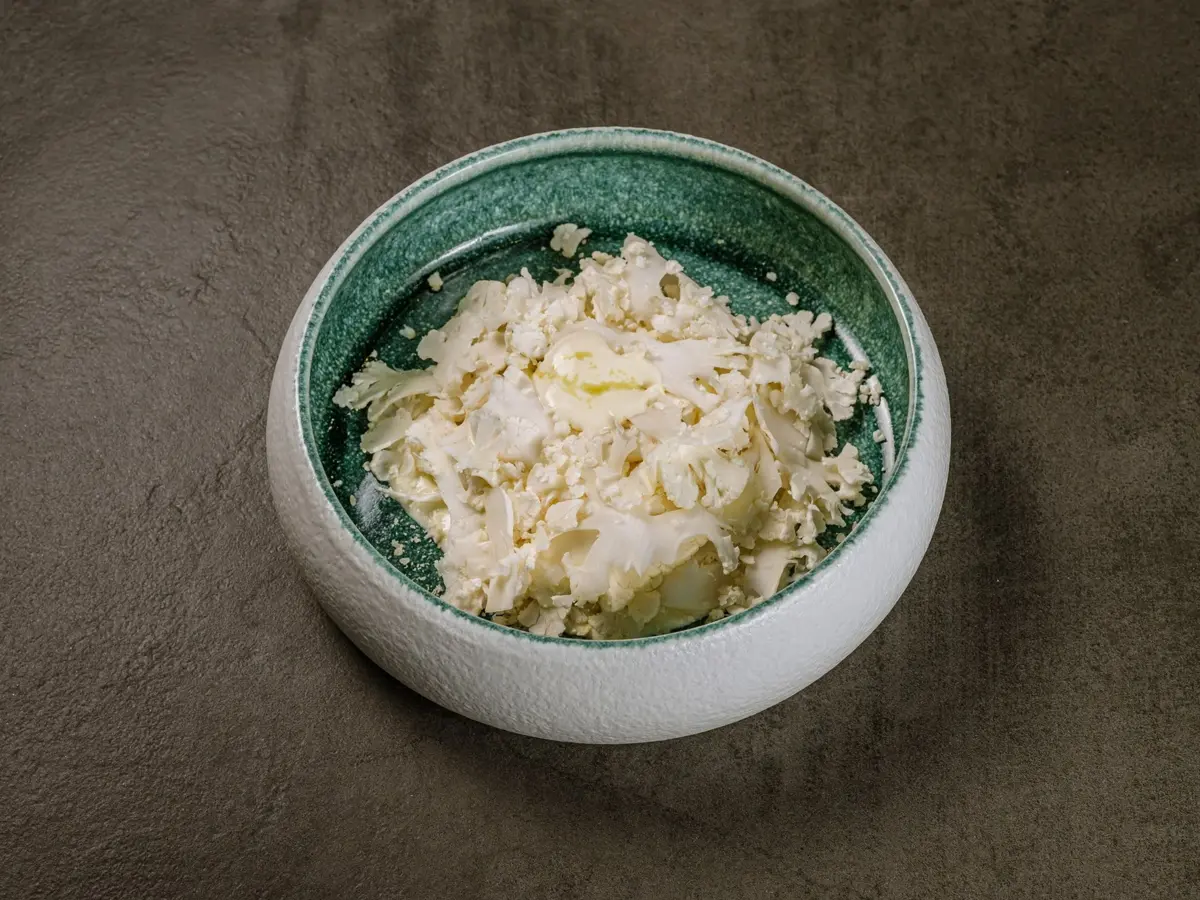 Салат с цветной капустой с трюфельным маслом