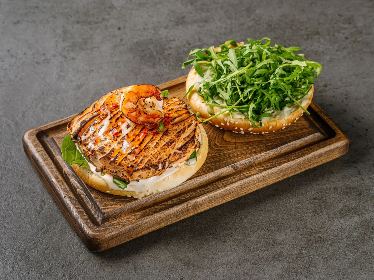 Бургер с лососем