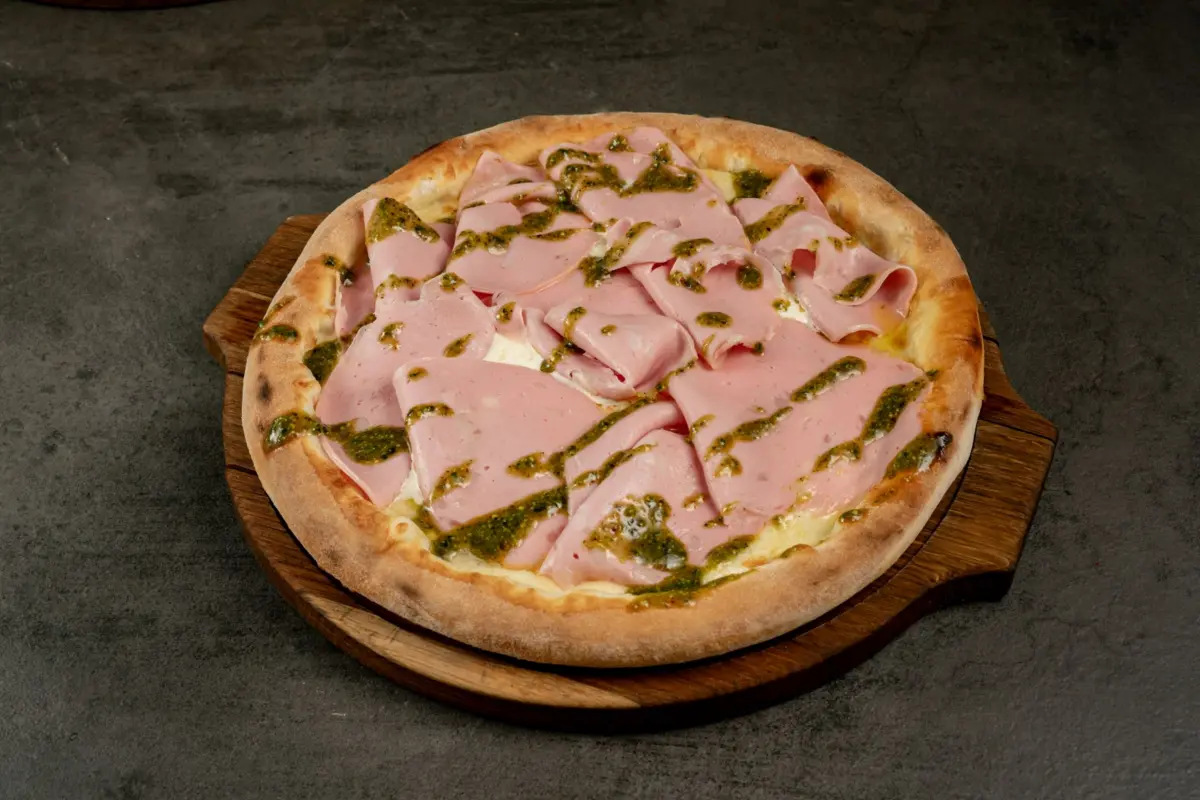 Пицца с мартаделлой 