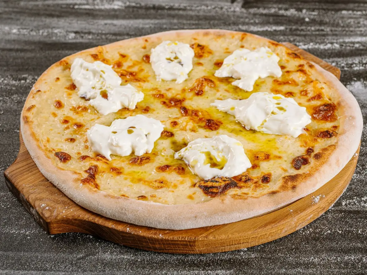 Пицца сырная с трюфельным масло 