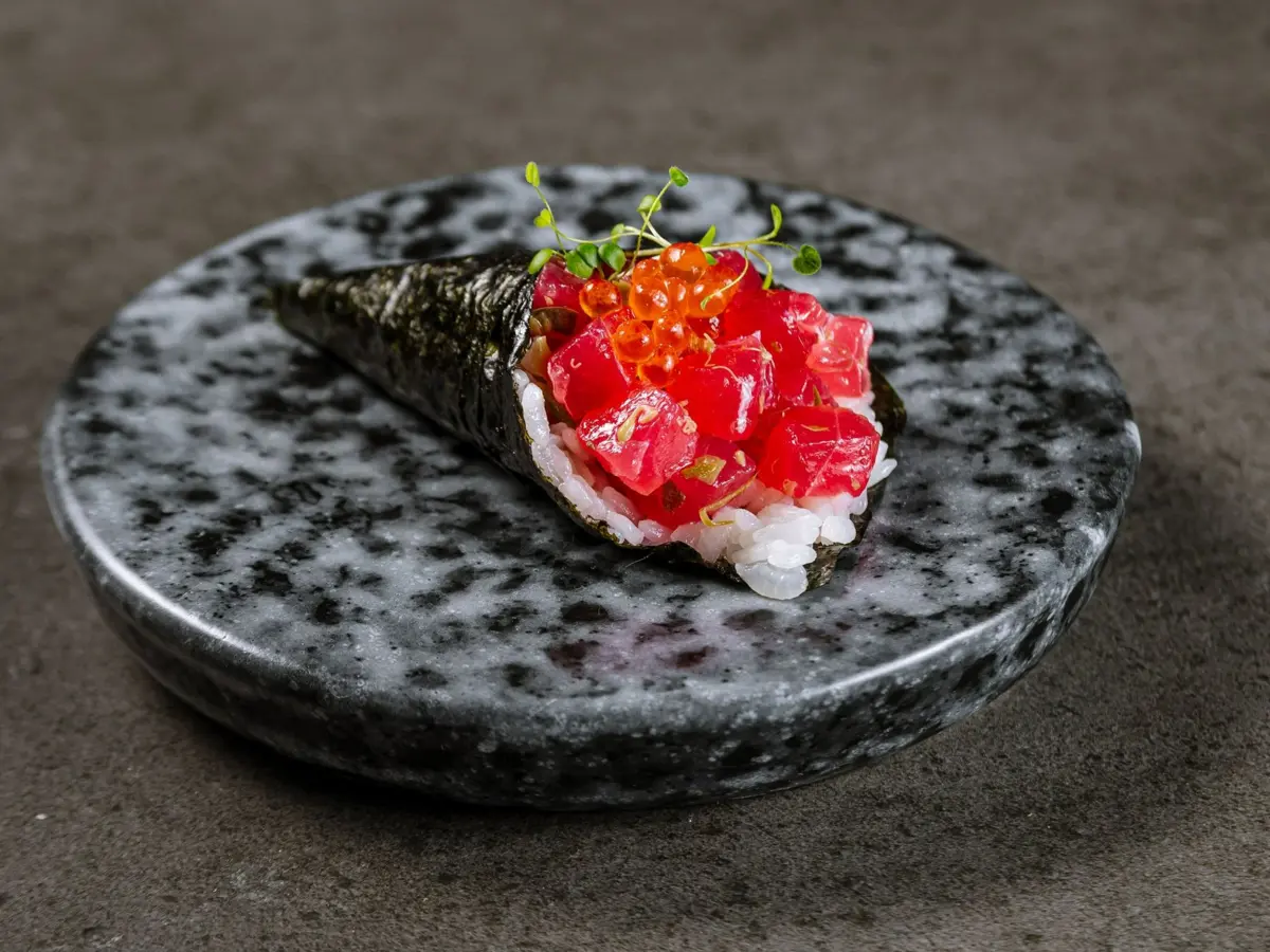 Хенд ролл с тунцом