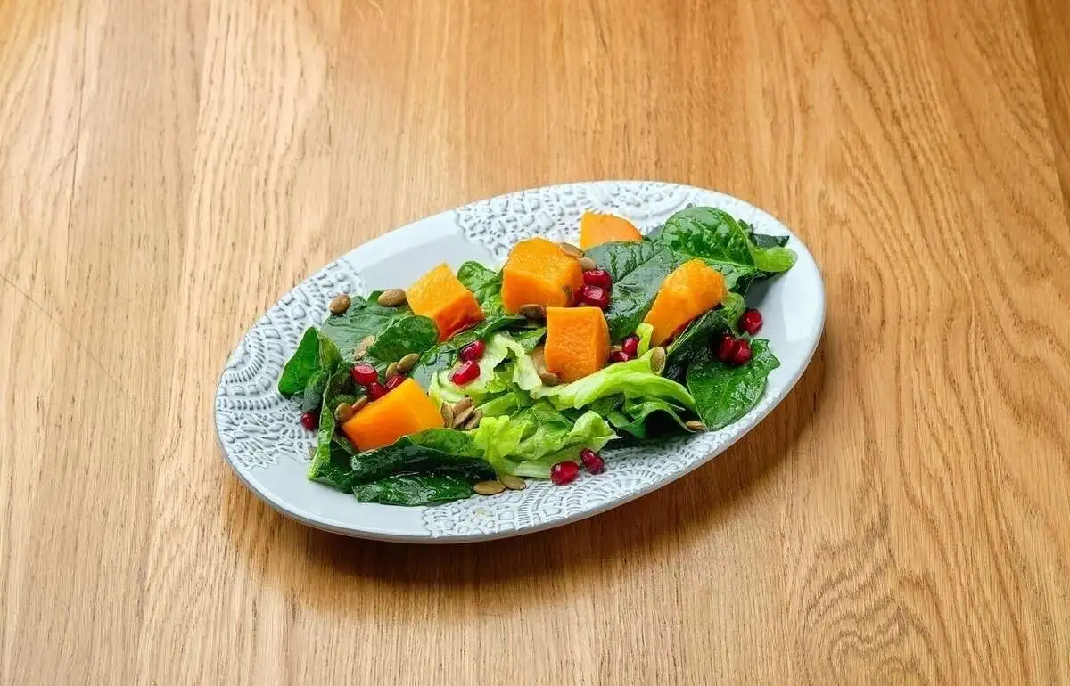 Салат с запеченной тыквой