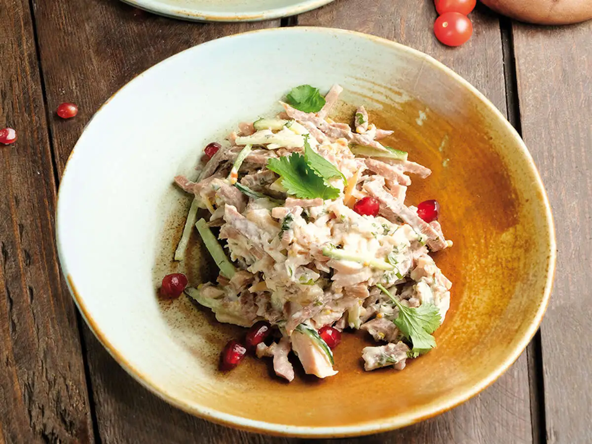 Салат с языком