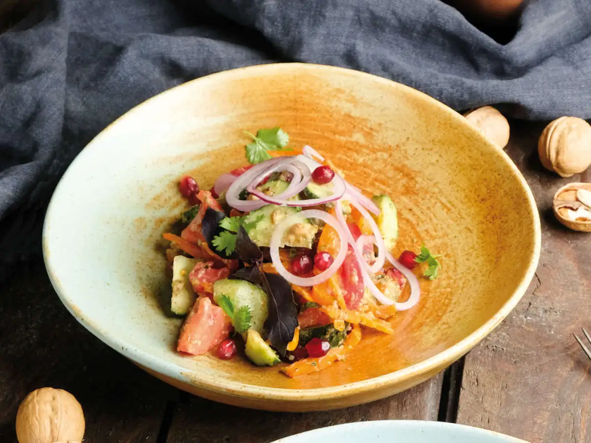 Салат Овощной с орехами