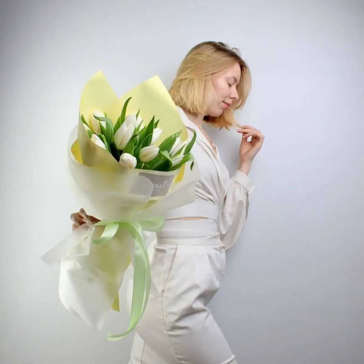 Монобукет из 15 белых тюльпанов