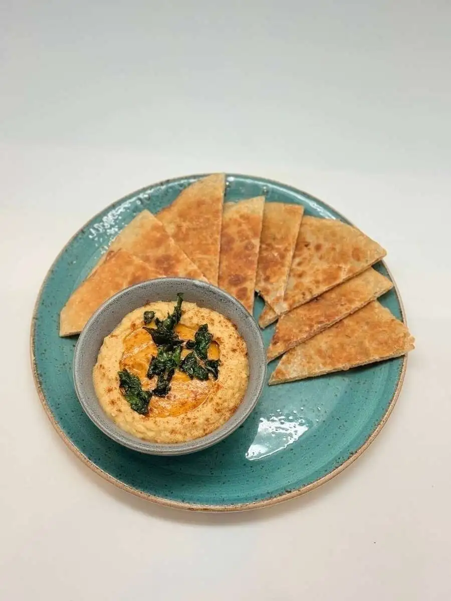 Хумус с печеным перцем и хрустящей лепешкой, 270/200г