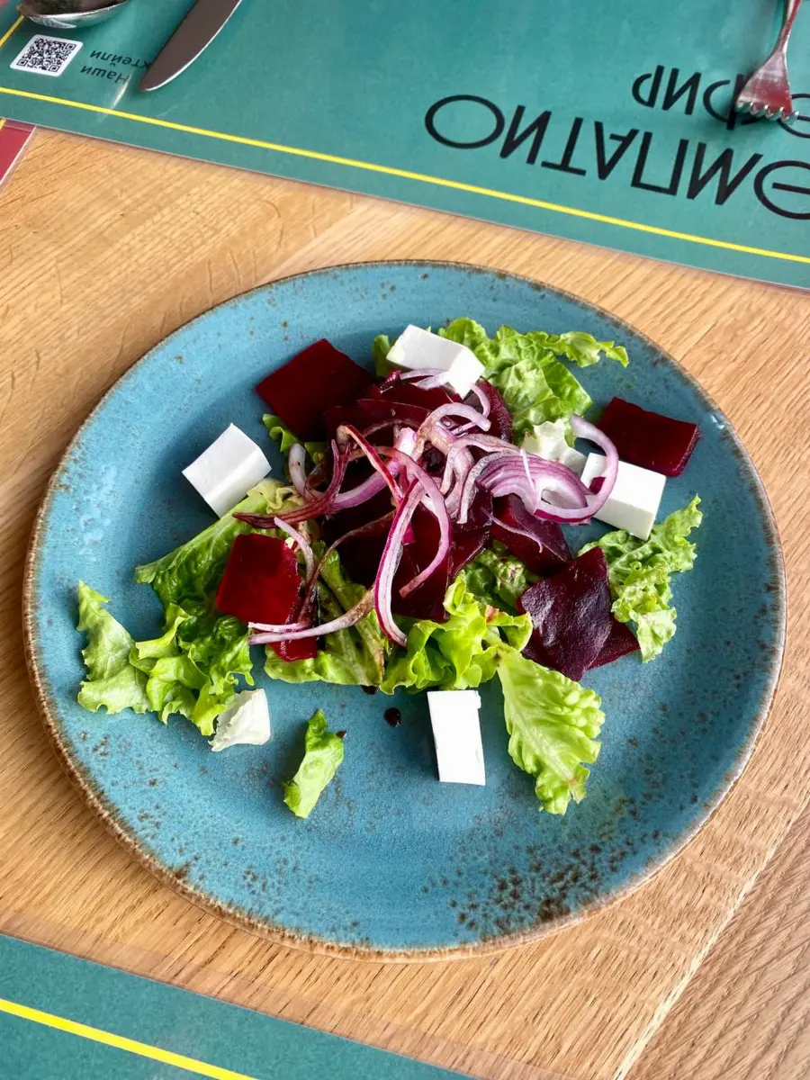 Салат с печеной свеклой и миксом салата, 130 г