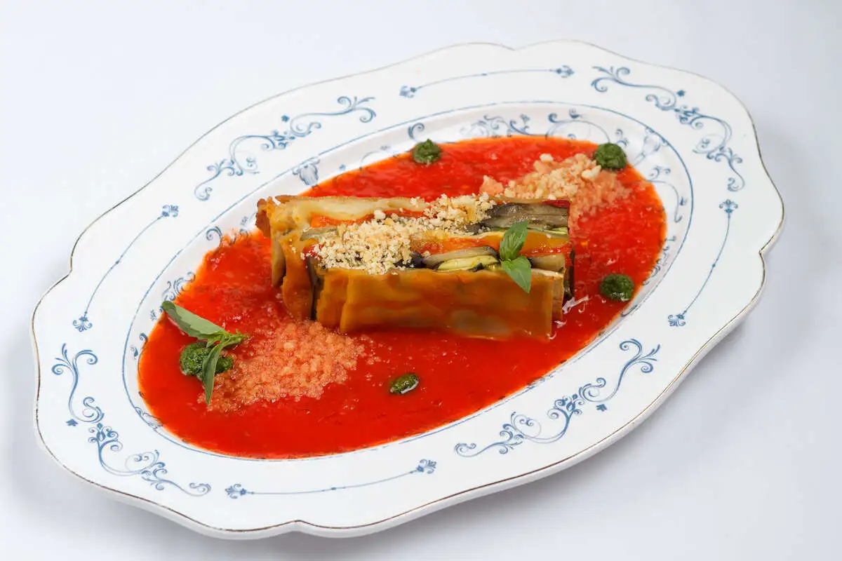 Овощная лазанья с картофелем в томатном соусе