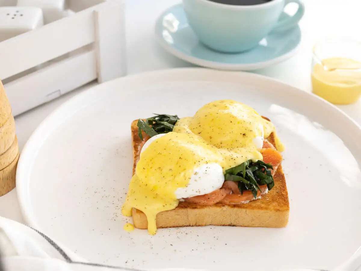 Бенедикт с форелью